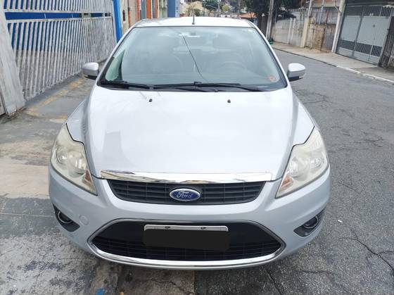 FORD FOCUS 2.0 FC 16V FLEX 4P MANUAL FORD FOCUS 2.0 FC 16V FLEX 4P MANUAL